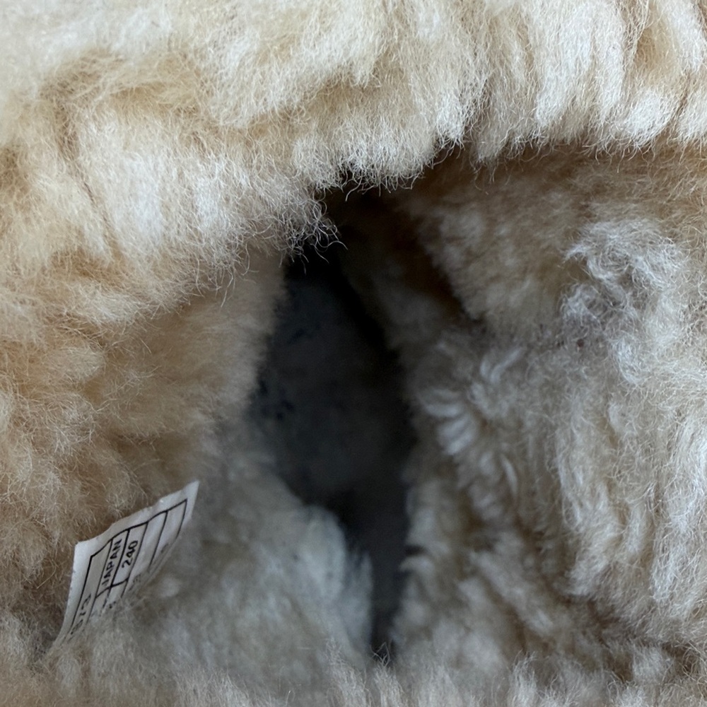 Ugg Bailey Button Shearling Boots Chestnut Brown … - image 8